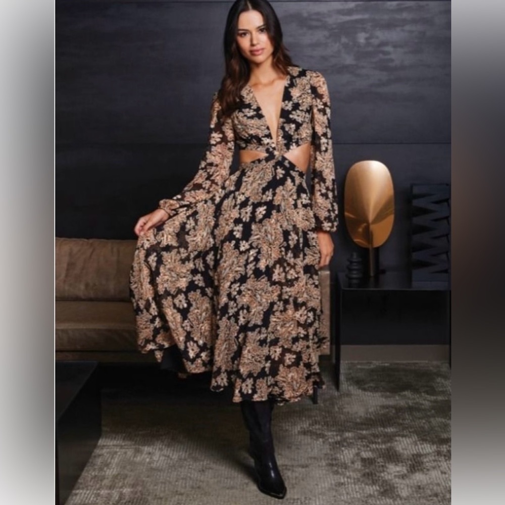 Gianni Bini
Marisol Jacquard Cut-Out Long Sleeve
V-Neck Dress